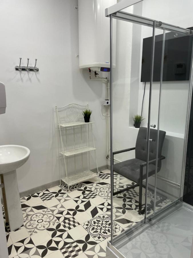 Flyfly Hostel , Darmowy Parking , Rezerwuj Przez Urzadzenia Mobilne -10 Procent 브로츠와프 외부 사진