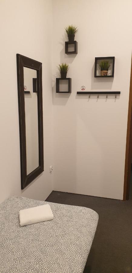 Flyfly Hostel , Darmowy Parking , Rezerwuj Przez Urzadzenia Mobilne -10 Procent 브로츠와프 외부 사진