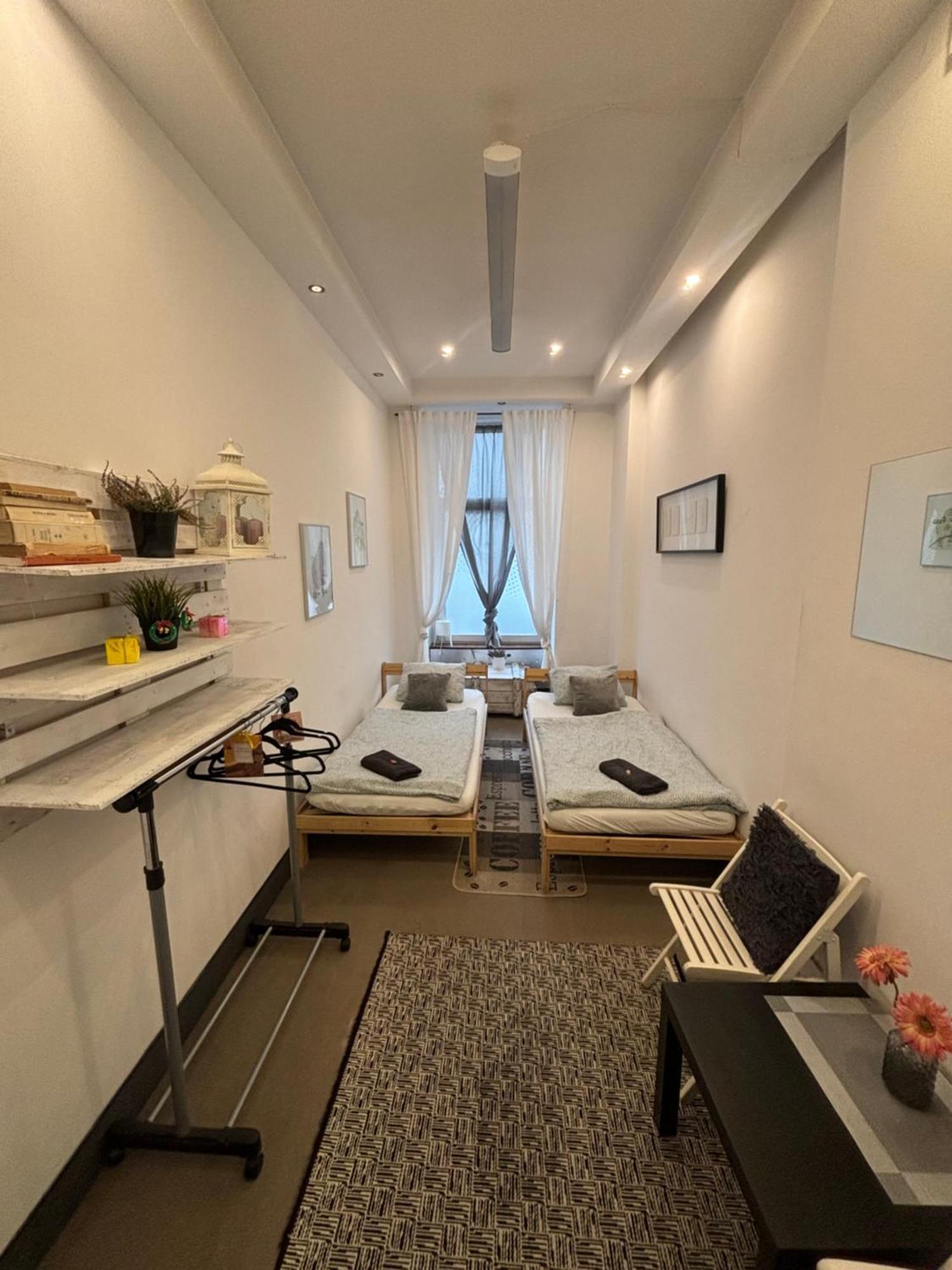 Flyfly Hostel , Darmowy Parking , Rezerwuj Przez Urzadzenia Mobilne -10 Procent 브로츠와프 외부 사진