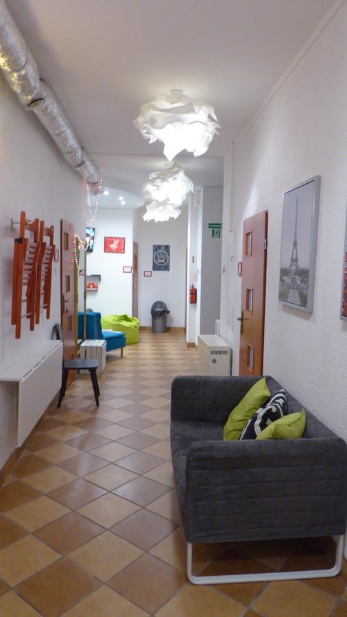 Flyfly Hostel , Darmowy Parking , Rezerwuj Przez Urzadzenia Mobilne -10 Procent 브로츠와프 외부 사진