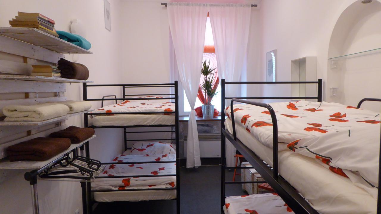 Flyfly Hostel , Darmowy Parking , Rezerwuj Przez Urzadzenia Mobilne -10 Procent 브로츠와프 외부 사진