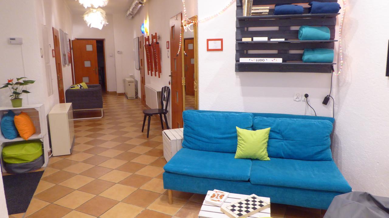 Flyfly Hostel , Darmowy Parking , Rezerwuj Przez Urzadzenia Mobilne -10 Procent 브로츠와프 외부 사진