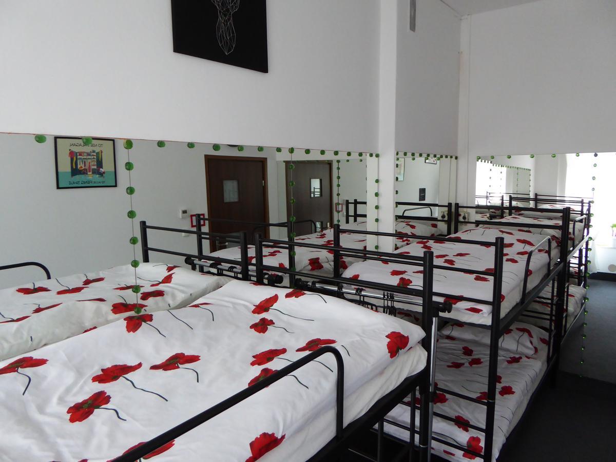 Flyfly Hostel , Darmowy Parking , Rezerwuj Przez Urzadzenia Mobilne -10 Procent 브로츠와프 외부 사진