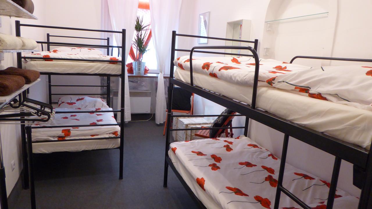 Flyfly Hostel , Darmowy Parking , Rezerwuj Przez Urzadzenia Mobilne -10 Procent 브로츠와프 외부 사진