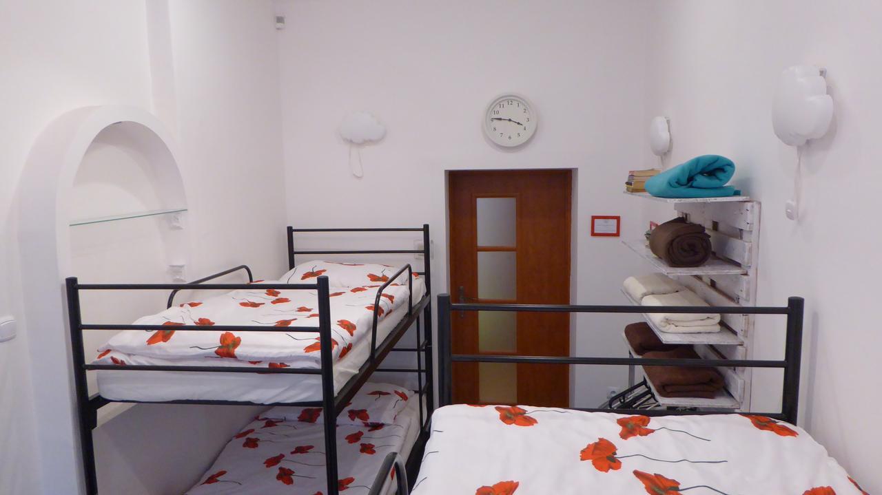 Flyfly Hostel , Darmowy Parking , Rezerwuj Przez Urzadzenia Mobilne -10 Procent 브로츠와프 외부 사진
